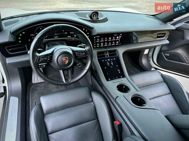 Белый Порше Тайкан, объемом двигателя 0 л и пробегом 33 тыс. км за 75500 $, фото 46 на Automoto.ua