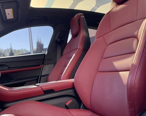 Белый Порше Тайкан, объемом двигателя 0 л и пробегом 37 тыс. км за 75900 $, фото 20 на Automoto.ua