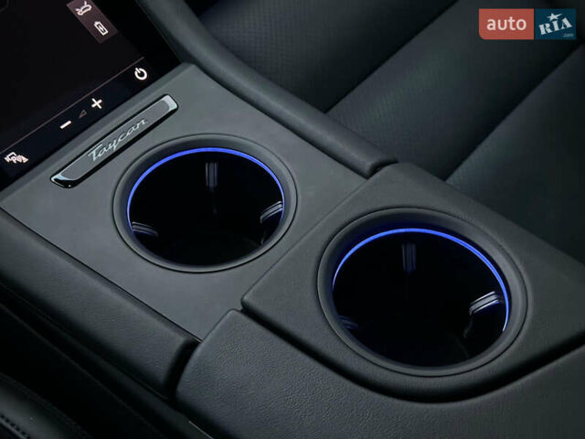 Белый Порше Тайкан, объемом двигателя 0 л и пробегом 33 тыс. км за 75500 $, фото 89 на Automoto.ua