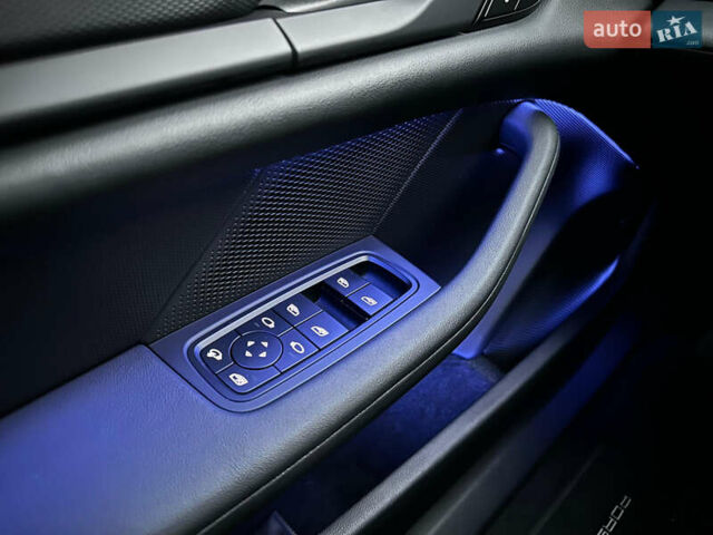 Белый Порше Тайкан, объемом двигателя 0 л и пробегом 33 тыс. км за 75500 $, фото 94 на Automoto.ua