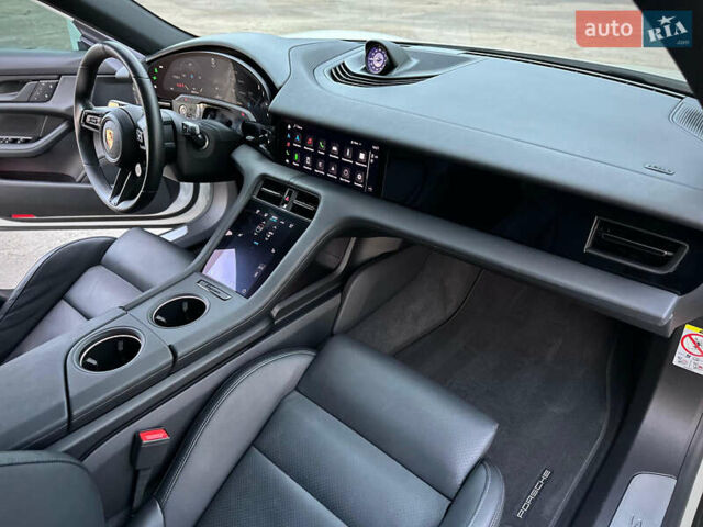 Белый Порше Тайкан, объемом двигателя 0 л и пробегом 33 тыс. км за 75500 $, фото 49 на Automoto.ua