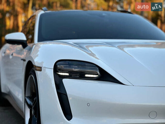 Белый Порше Тайкан, объемом двигателя 0 л и пробегом 33 тыс. км за 75500 $, фото 5 на Automoto.ua