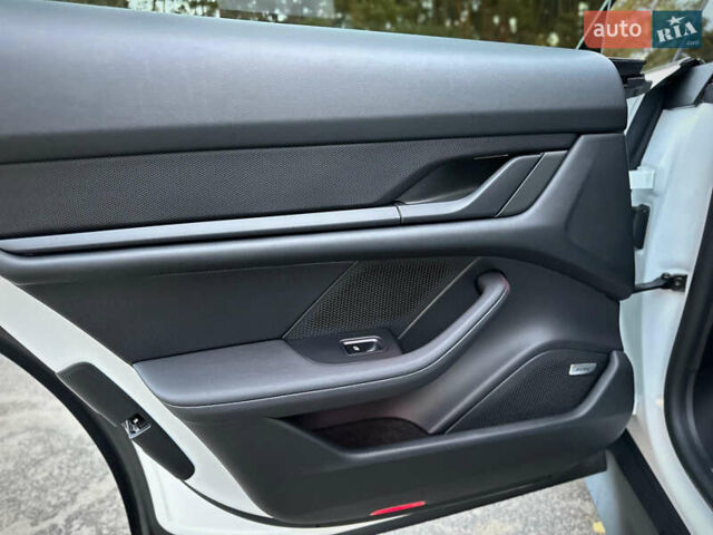 Белый Порше Тайкан, объемом двигателя 0 л и пробегом 33 тыс. км за 75500 $, фото 66 на Automoto.ua