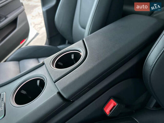 Белый Порше Тайкан, объемом двигателя 0 л и пробегом 33 тыс. км за 75500 $, фото 60 на Automoto.ua