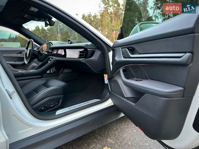 Белый Порше Тайкан, объемом двигателя 0 л и пробегом 33 тыс. км за 75500 $, фото 61 на Automoto.ua