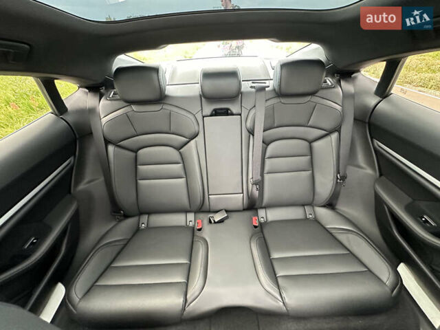 Белый Порше Тайкан, объемом двигателя 0 л и пробегом 8 тыс. км за 82800 $, фото 38 на Automoto.ua