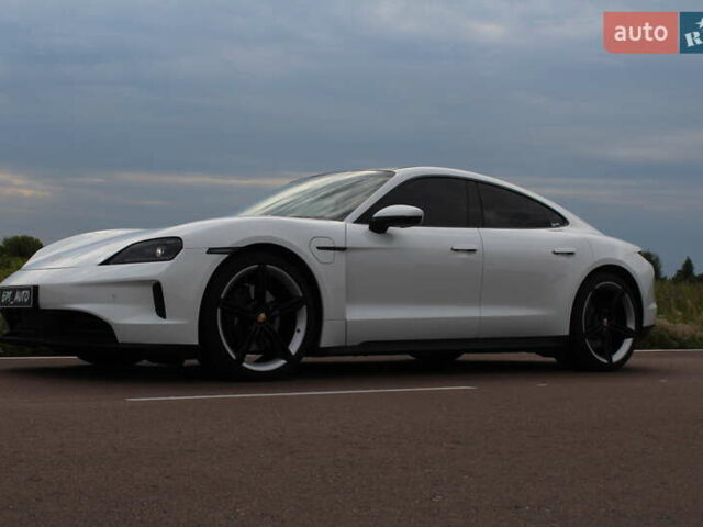 Белый Порше Тайкан, объемом двигателя 0 л и пробегом 8 тыс. км за 82800 $, фото 9 на Automoto.ua