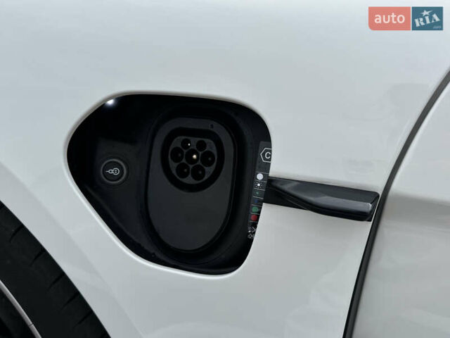 Белый Порше Тайкан, объемом двигателя 0 л и пробегом 8 тыс. км за 82800 $, фото 29 на Automoto.ua