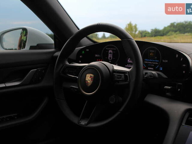 Белый Порше Тайкан, объемом двигателя 0 л и пробегом 8 тыс. км за 82800 $, фото 33 на Automoto.ua