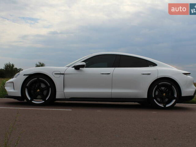 Белый Порше Тайкан, объемом двигателя 0 л и пробегом 8 тыс. км за 82800 $, фото 32 на Automoto.ua