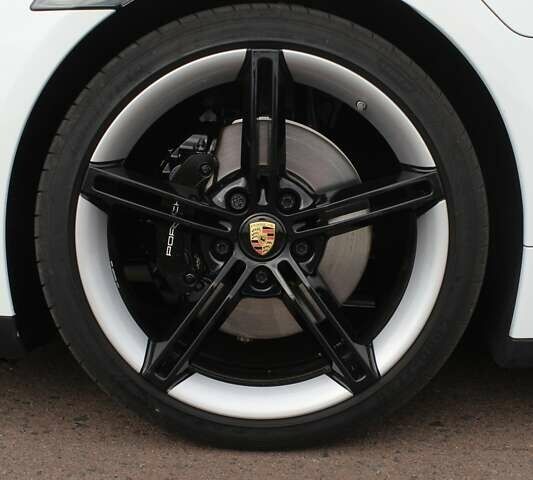 Белый Порше Тайкан, объемом двигателя 0 л и пробегом 8 тыс. км за 82800 $, фото 31 на Automoto.ua