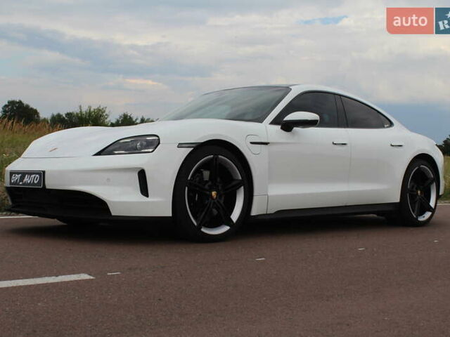 Белый Порше Тайкан, объемом двигателя 0 л и пробегом 8 тыс. км за 82800 $, фото 13 на Automoto.ua