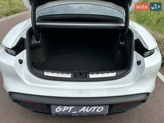 Белый Порше Тайкан, объемом двигателя 0 л и пробегом 8 тыс. км за 82800 $, фото 28 на Automoto.ua