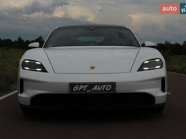 Белый Порше Тайкан, объемом двигателя 0 л и пробегом 8 тыс. км за 82800 $, фото 24 на Automoto.ua