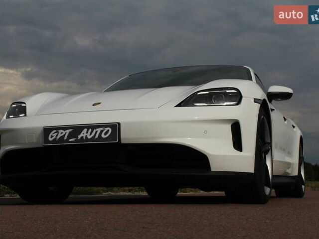Белый Порше Тайкан, объемом двигателя 0 л и пробегом 8 тыс. км за 82800 $, фото 1 на Automoto.ua