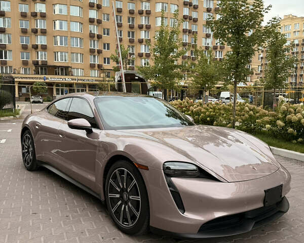 Бежевый Порше Тайкан, объемом двигателя 0 л и пробегом 47 тыс. км за 51000 $, фото 2 на Automoto.ua
