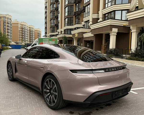 Бежевый Порше Тайкан, объемом двигателя 0 л и пробегом 47 тыс. км за 51000 $, фото 4 на Automoto.ua