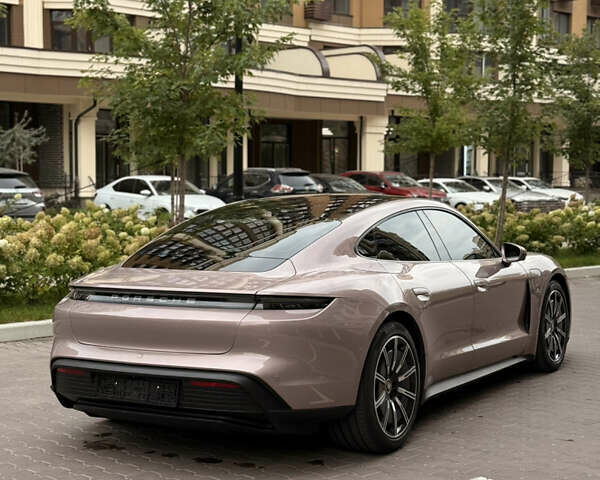 Бежевый Порше Тайкан, объемом двигателя 0 л и пробегом 47 тыс. км за 51000 $, фото 5 на Automoto.ua