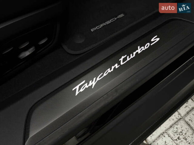 Чорний Порше Тайкан, об'ємом двигуна 0 л та пробігом 33 тис. км за 80000 $, фото 28 на Automoto.ua