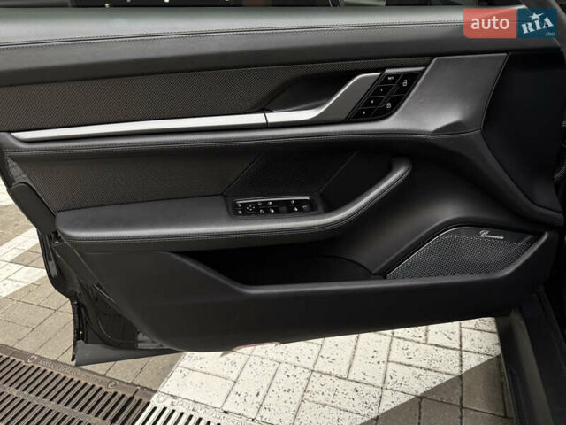 Чорний Порше Тайкан, об'ємом двигуна 0 л та пробігом 33 тис. км за 80000 $, фото 26 на Automoto.ua