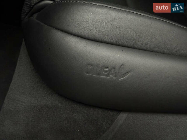 Чорний Порше Тайкан, об'ємом двигуна 0 л та пробігом 33 тис. км за 80000 $, фото 23 на Automoto.ua