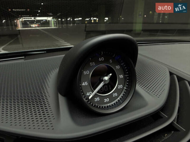 Чорний Порше Тайкан, об'ємом двигуна 0 л та пробігом 33 тис. км за 80000 $, фото 33 на Automoto.ua