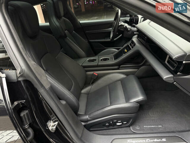 Чорний Порше Тайкан, об'ємом двигуна 0 л та пробігом 33 тис. км за 80000 $, фото 27 на Automoto.ua