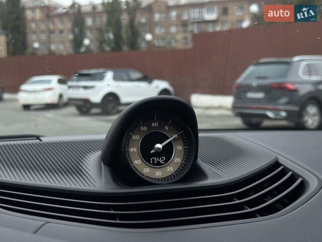 Черный Порше Тайкан, объемом двигателя 0 л и пробегом 28 тыс. км за 85000 $, фото 4 на Automoto.ua