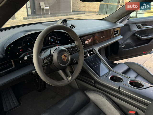 Черный Порше Тайкан, объемом двигателя 0 л и пробегом 87 тыс. км за 51950 $, фото 26 на Automoto.ua