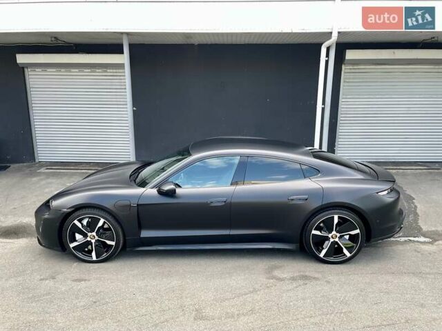 Черный Порше Тайкан, объемом двигателя 0 л и пробегом 59 тыс. км за 79900 $, фото 25 на Automoto.ua