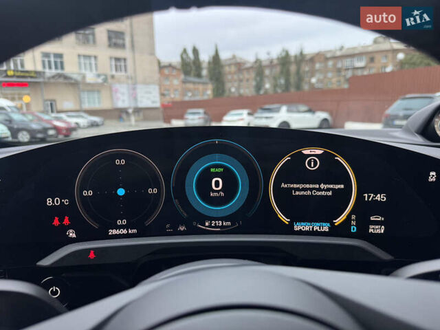 Черный Порше Тайкан, объемом двигателя 0 л и пробегом 28 тыс. км за 85000 $, фото 21 на Automoto.ua