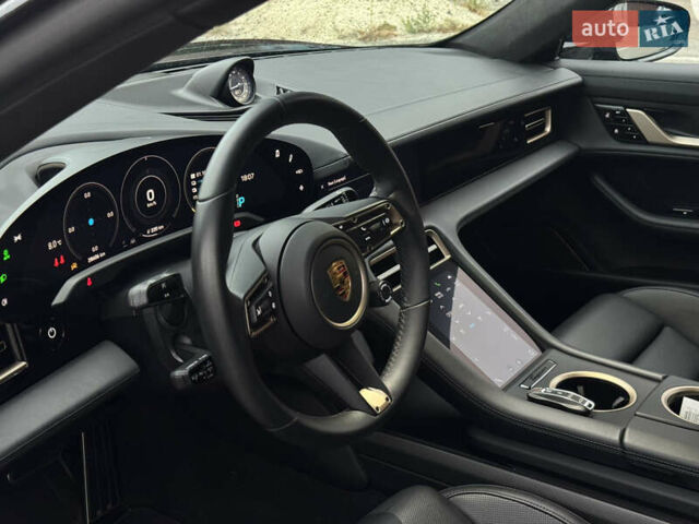 Черный Порше Тайкан, объемом двигателя 0 л и пробегом 28 тыс. км за 85000 $, фото 43 на Automoto.ua