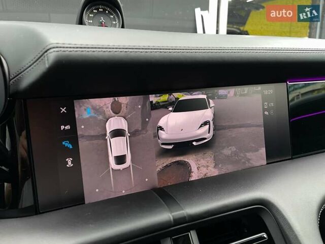 Черный Порше Тайкан, объемом двигателя 0 л и пробегом 59 тыс. км за 79900 $, фото 75 на Automoto.ua