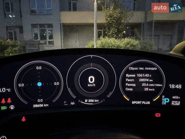 Черный Порше Тайкан, объемом двигателя 0 л и пробегом 28 тыс. км за 85000 $, фото 44 на Automoto.ua