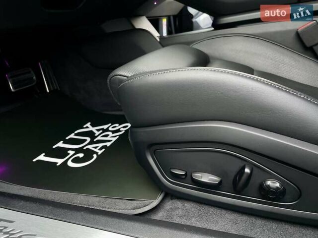 Черный Порше Тайкан, объемом двигателя 0 л и пробегом 59 тыс. км за 79900 $, фото 54 на Automoto.ua