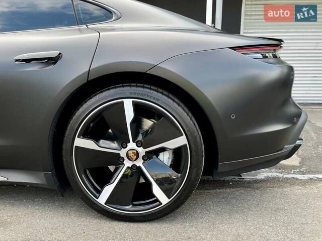 Черный Порше Тайкан, объемом двигателя 0 л и пробегом 59 тыс. км за 79900 $, фото 28 на Automoto.ua