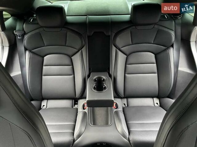 Черный Порше Тайкан, объемом двигателя 0 л и пробегом 59 тыс. км за 79900 $, фото 72 на Automoto.ua