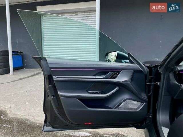 Черный Порше Тайкан, объемом двигателя 0 л и пробегом 59 тыс. км за 79900 $, фото 42 на Automoto.ua