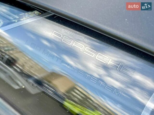 Черный Порше Тайкан, объемом двигателя 0 л и пробегом 59 тыс. км за 79900 $, фото 5 на Automoto.ua