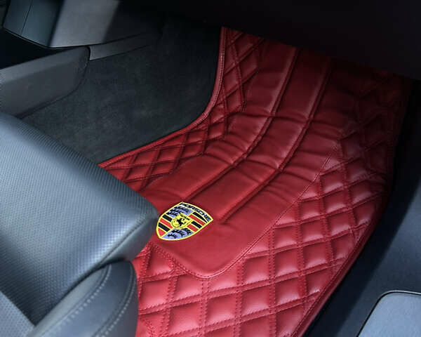 Черный Порше Тайкан, объемом двигателя 0 л и пробегом 84 тыс. км за 65000 $, фото 21 на Automoto.ua