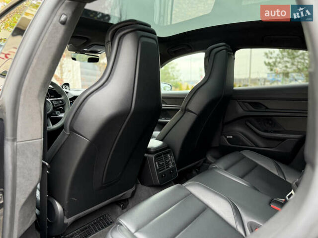 Чорний Порше Тайкан, об'ємом двигуна 0 л та пробігом 33 тис. км за 88900 $, фото 77 на Automoto.ua