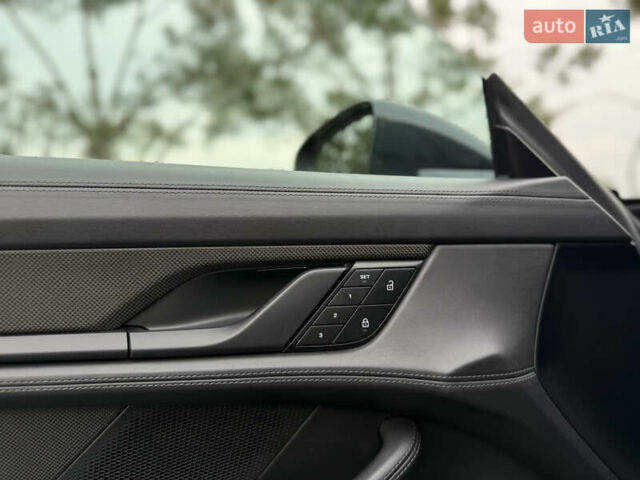 Чорний Порше Тайкан, об'ємом двигуна 0 л та пробігом 33 тис. км за 88900 $, фото 41 на Automoto.ua