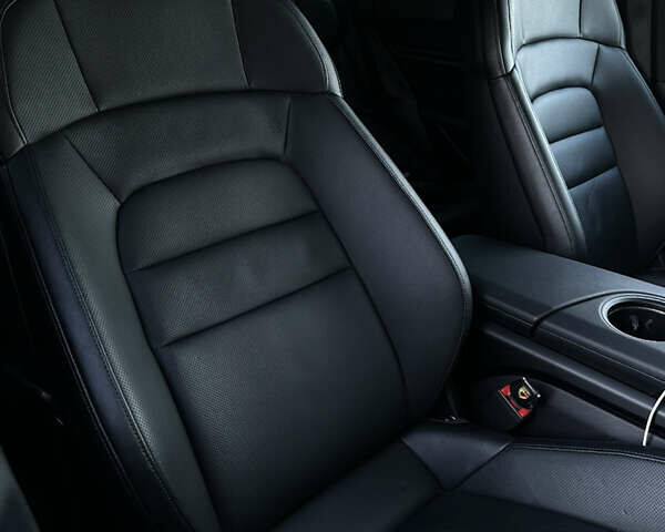 Черный Порше Тайкан, объемом двигателя 0 л и пробегом 84 тыс. км за 65000 $, фото 20 на Automoto.ua