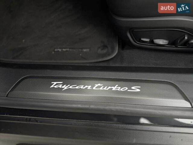 Чорний Порше Тайкан, об'ємом двигуна 0 л та пробігом 33 тис. км за 88900 $, фото 43 на Automoto.ua