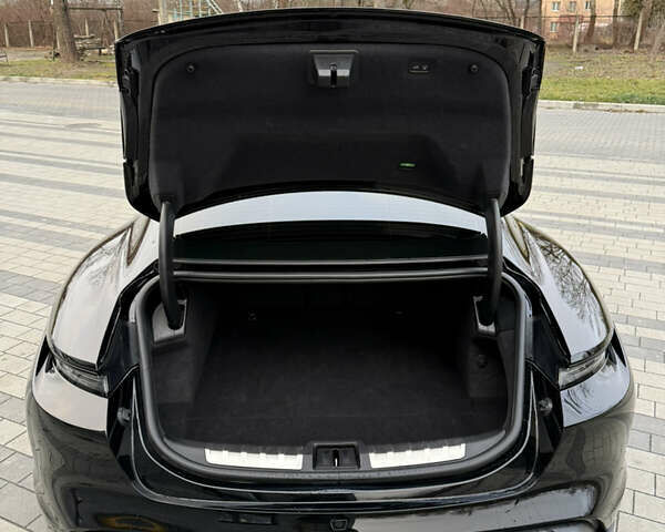 Черный Порше Тайкан, объемом двигателя 0 л и пробегом 63 тыс. км за 49000 $, фото 21 на Automoto.ua