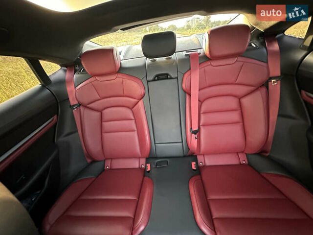 Черный Порше Тайкан, объемом двигателя 0 л и пробегом 27 тыс. км за 88800 $, фото 16 на Automoto.ua