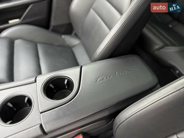 Чорний Порше Тайкан, об'ємом двигуна 0 л та пробігом 33 тис. км за 88900 $, фото 56 на Automoto.ua