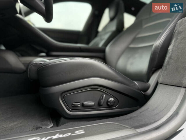 Чорний Порше Тайкан, об'ємом двигуна 0 л та пробігом 33 тис. км за 88900 $, фото 44 на Automoto.ua