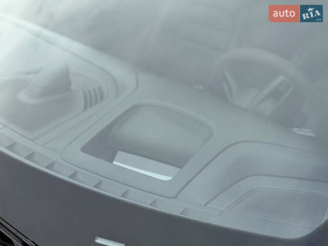 Чорний Порше Тайкан, об'ємом двигуна 0 л та пробігом 33 тис. км за 88900 $, фото 18 на Automoto.ua