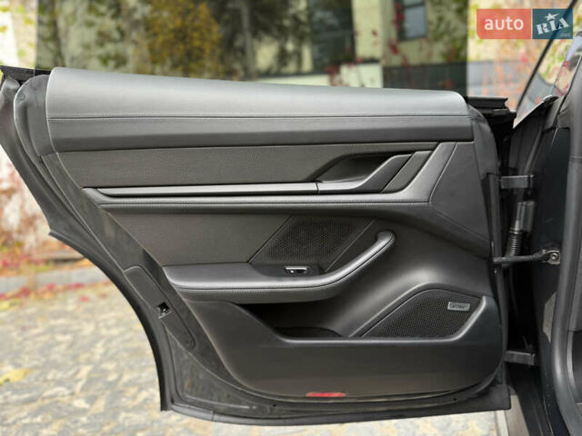 Чорний Порше Тайкан, об'ємом двигуна 0 л та пробігом 33 тис. км за 88900 $, фото 74 на Automoto.ua